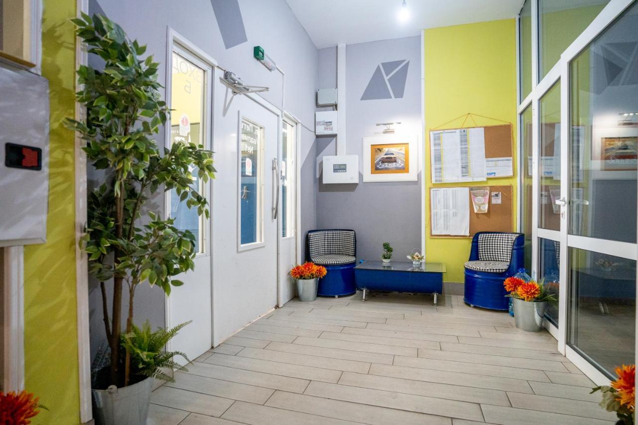 Cozy Little Apartment In Studentski Grad Sofia Exterior photo